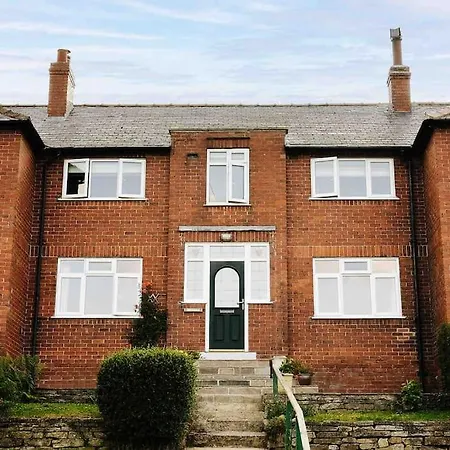 Dovedale House