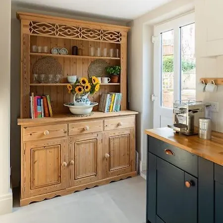 Dovedale House *